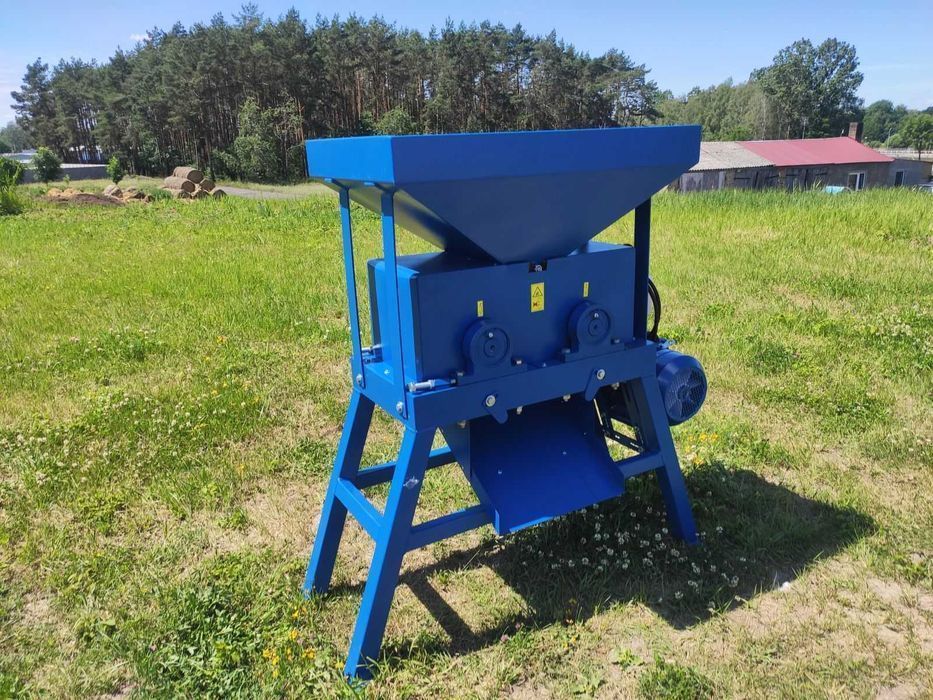 Zgniatacz Gniotownik do ziarna zboża kukurydzy grochu śrutownik Młyn