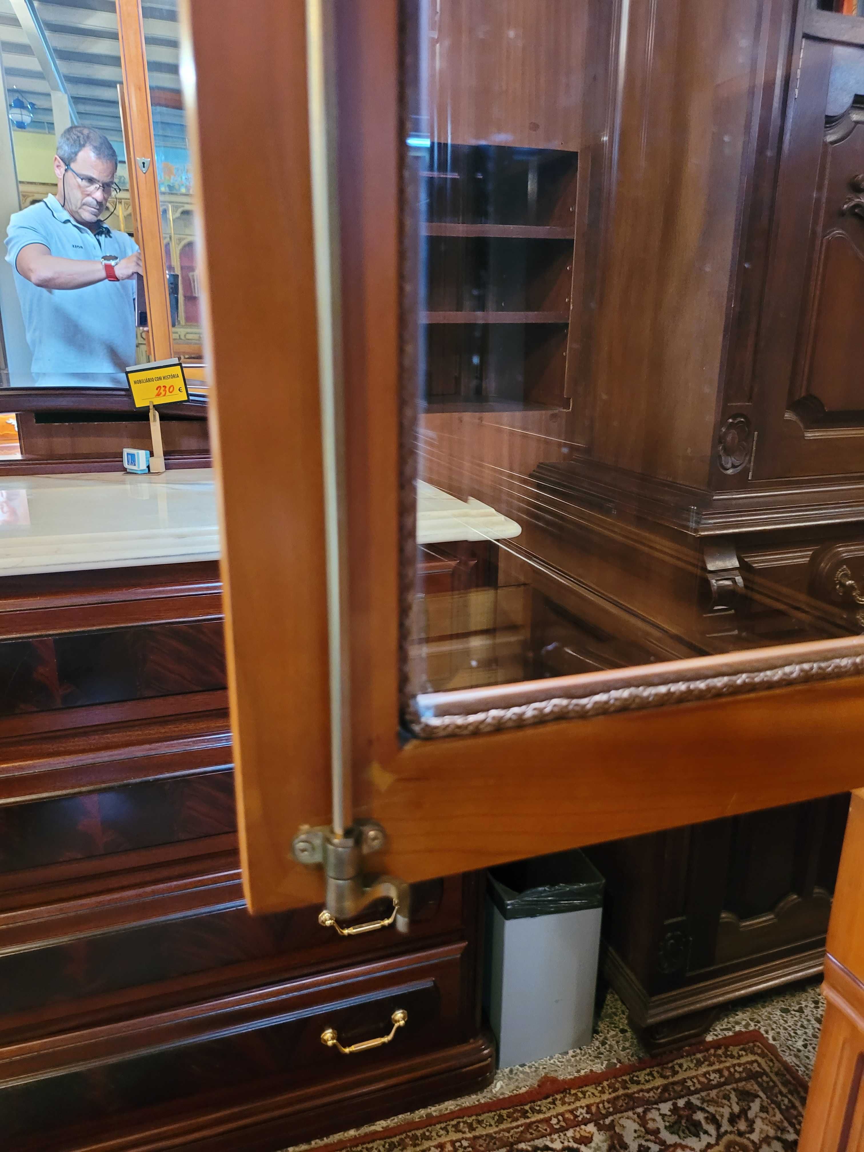 Móvel de sala ou escritório em madeira maciça - óptimo estado
