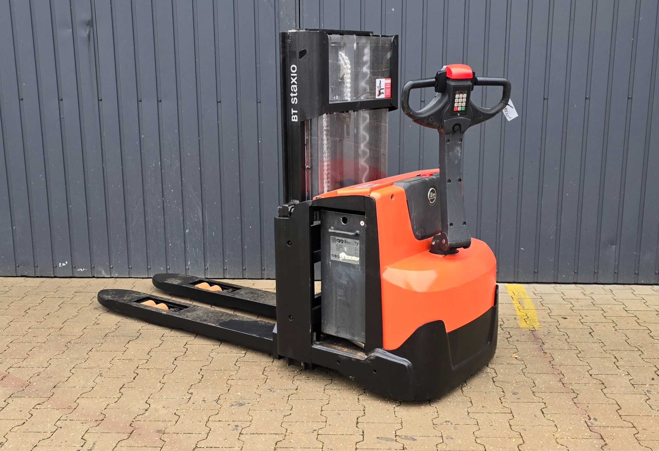 BT SWE 200d 2018r widły 1.35m Paletowy wózek magazynowy elektryczny