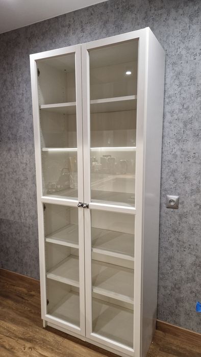 Ikea Regał Billy Oxberg biały 80x30x202 - elegancki z drzwiami szklany