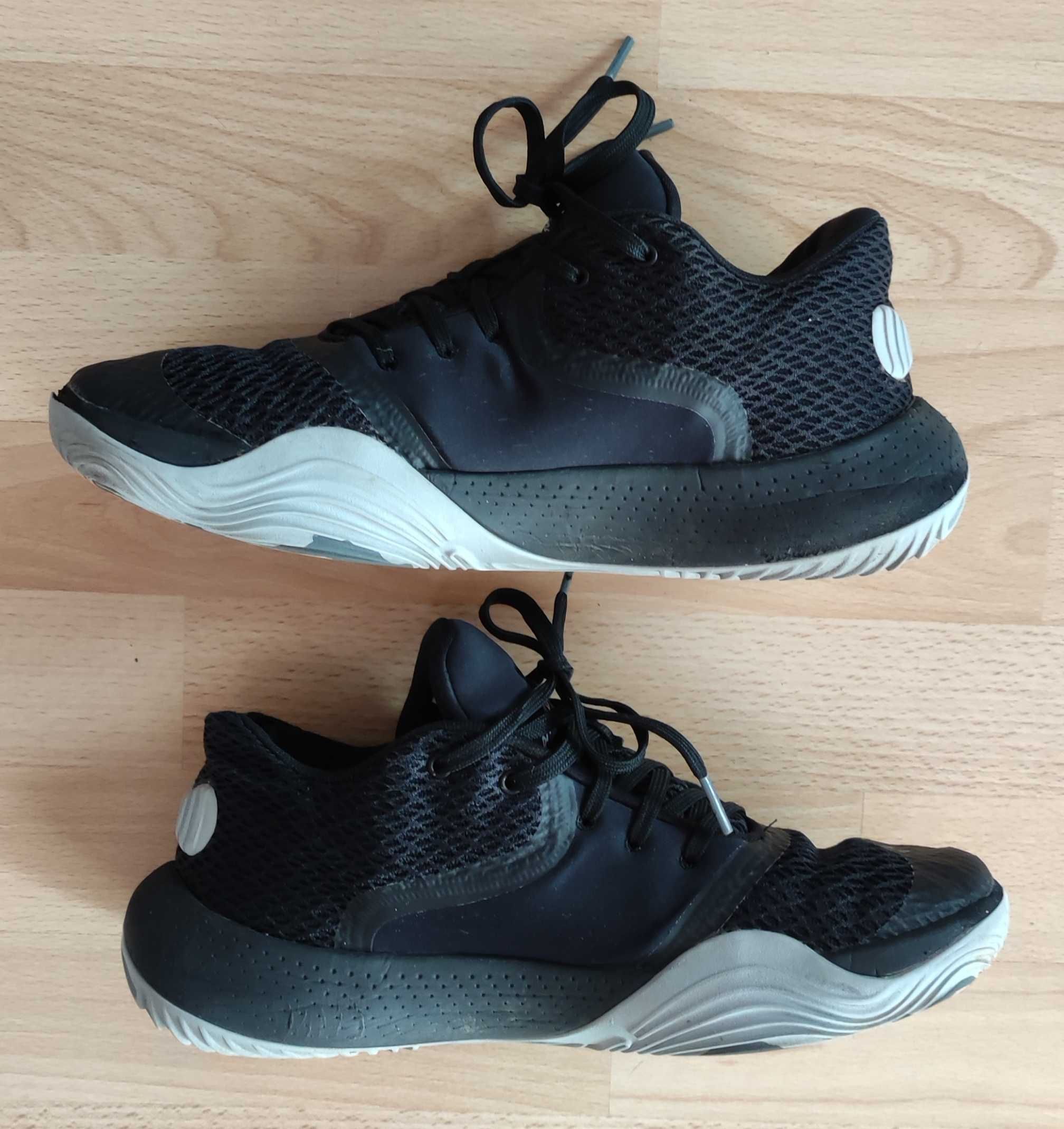 Buty UNDER ARMOUR r.42,5/27 cm