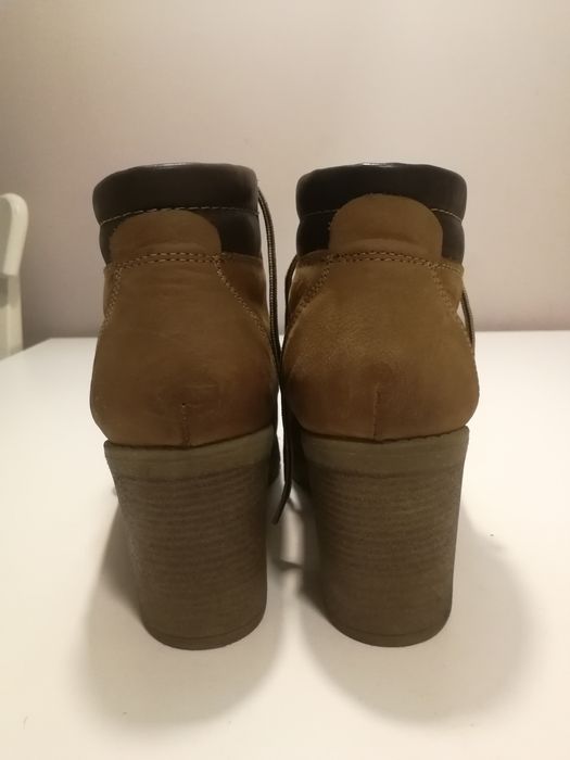 Miodowe skórzane trapery botki Lasocki na obcasie rozmiar 38