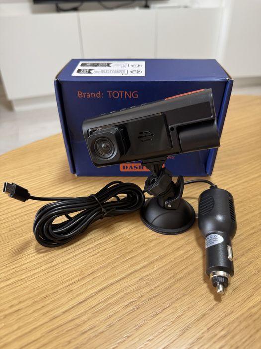 Відеореєстратор автомобільний з камерою салону