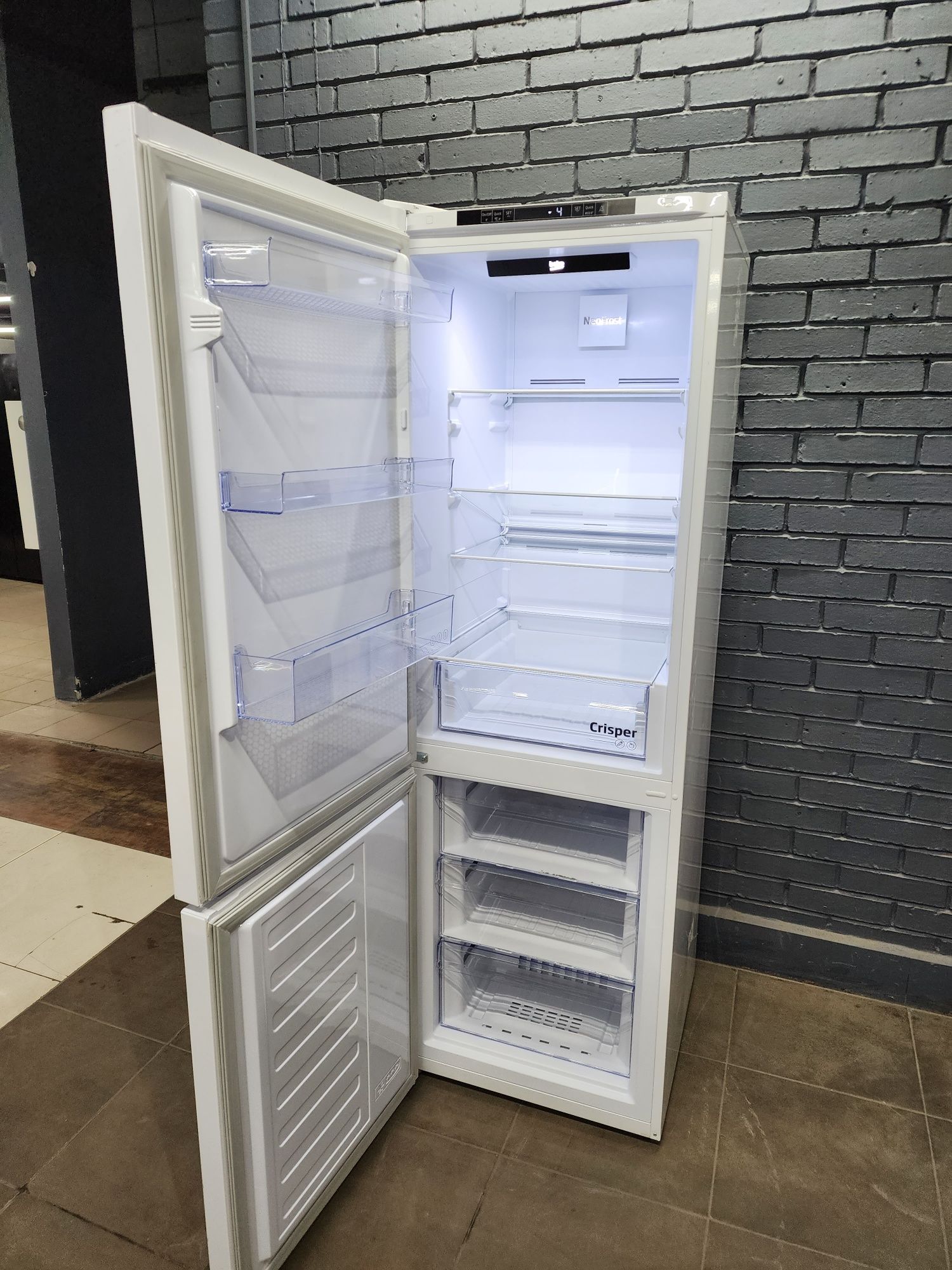 Продам робочий холодильник Indesi f20t хорошому стані