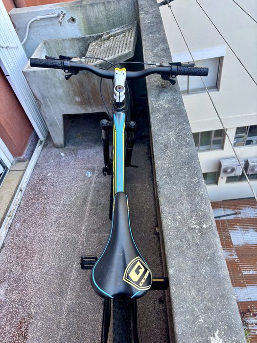 Bicicleta de Montanha QUER 29 – Bom Estado