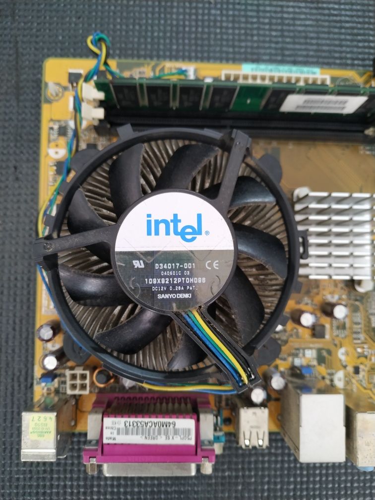 Motherboard + Pentium 4 3.0 LGA775 + 512MB DDR