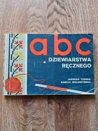 Książka "ABC dziewiarstwa ręcznego" wydana w PRL.