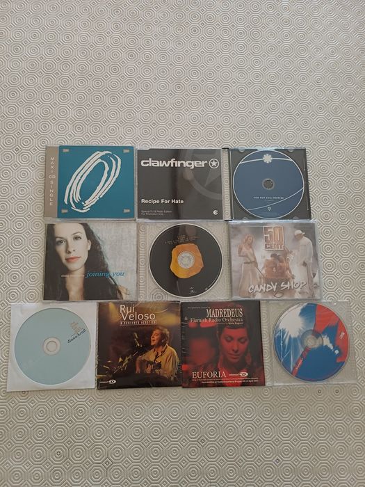 10 cds single alguns fechados