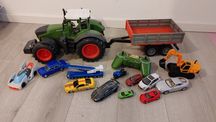 Zestaw samochodów autek  traktor dźwig autka samochody samochodziki
