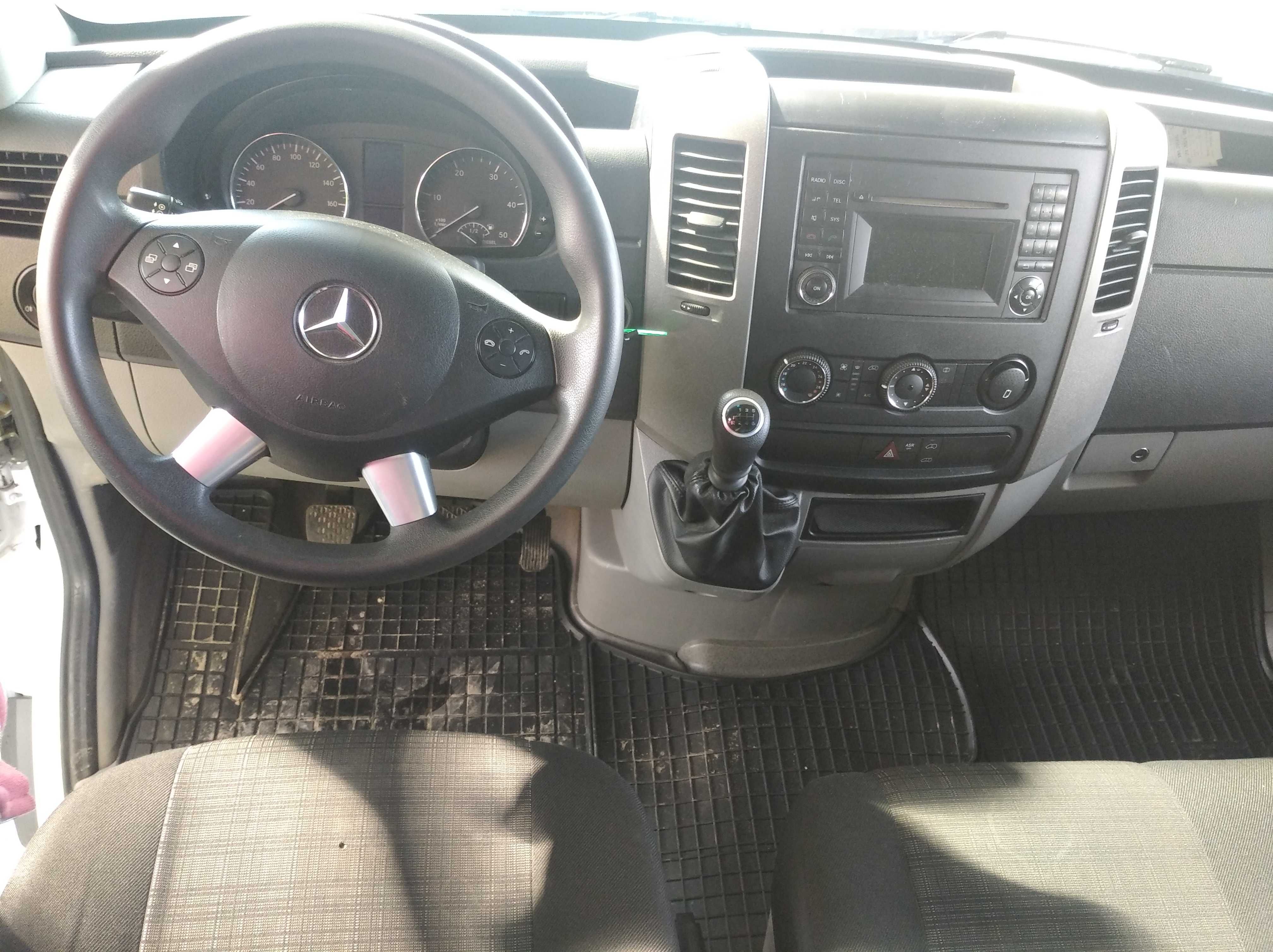 WYNAJEM Busa 3 os. Blaszak 3.3m Mercedes Sprinter 906 2.2 Średni