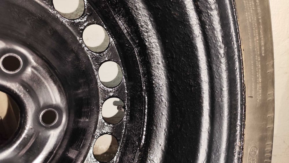 Felgi stalowe 16" 5x112 ET42 (VW) + opony zimowe 215/65 R16 + kołpaki