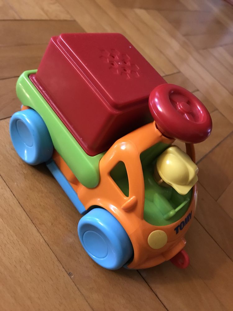 Tomy, Stacyjkowo, samochód piramidka, zabawka niemowlęca