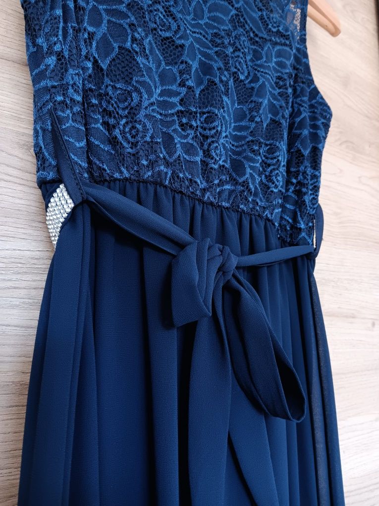 Vestido cerimónia azul-marinho com cinto de brilhantes