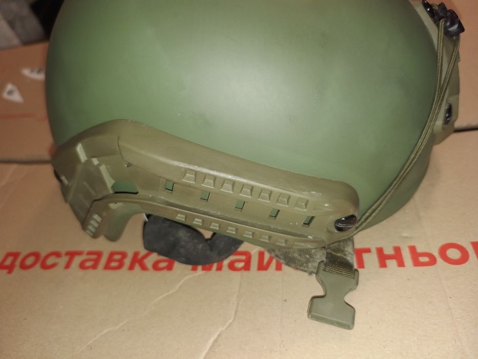 Шолом захисний надійний залишився тільки шолом