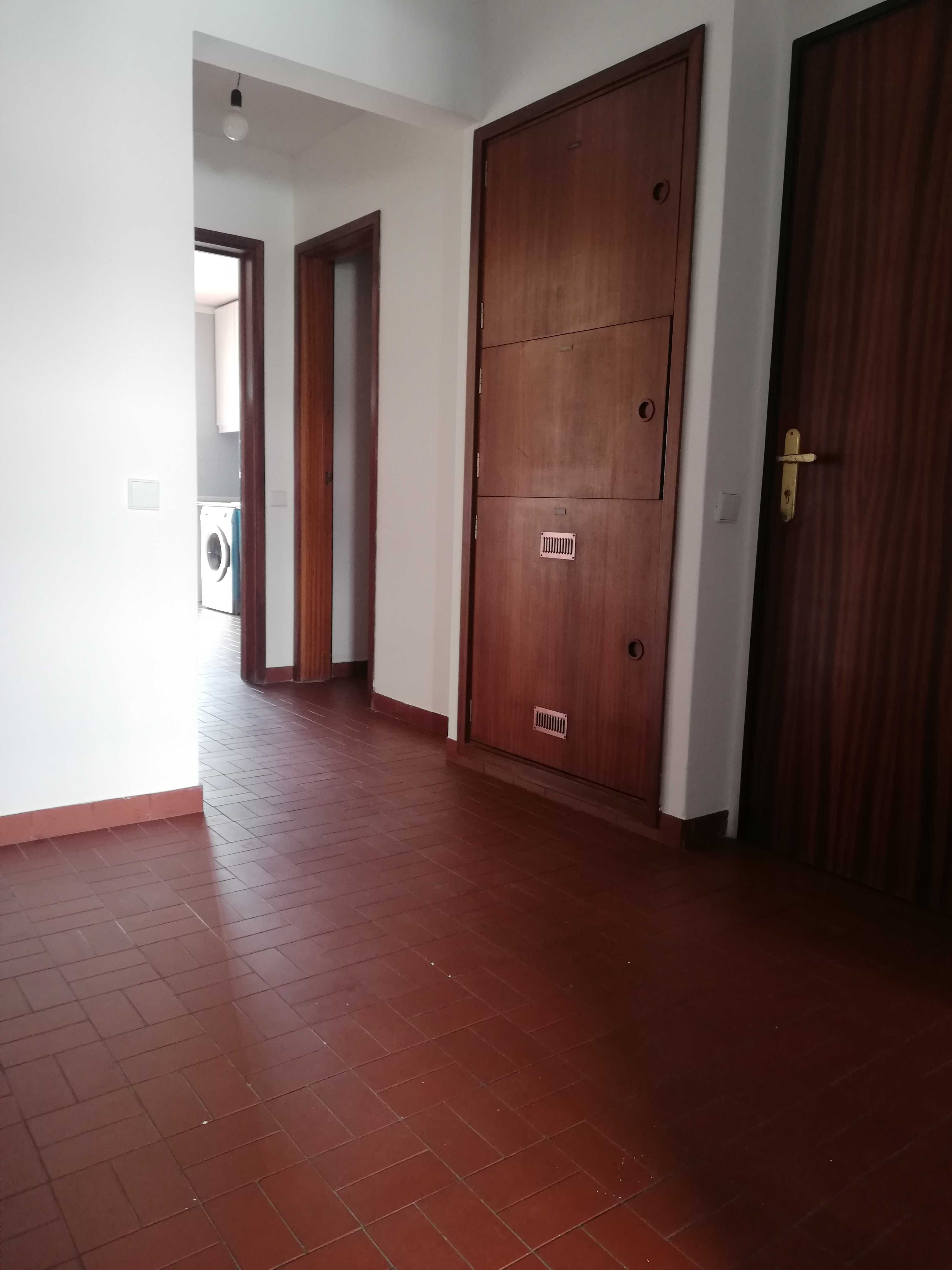Arrenda-se T4 em Telheiras Sul - €1.700,00/mês