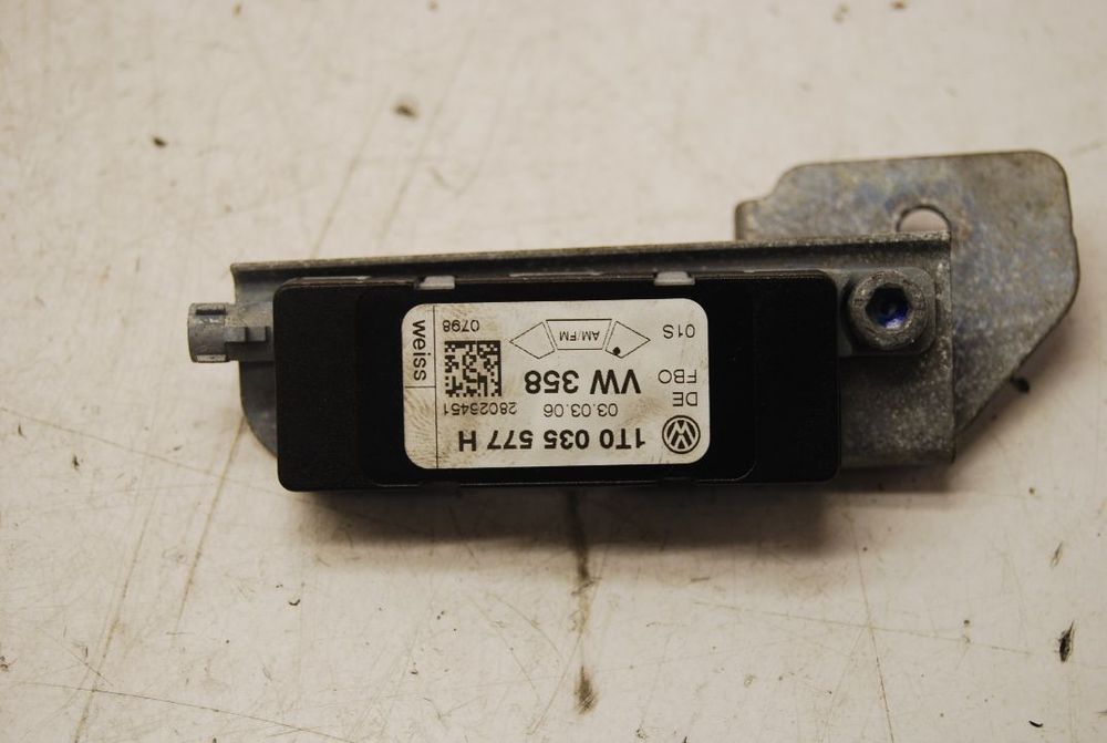 WZMACNIACZ ANTENOWY 1T0035577Q VW TOURAN CROSS LIFT 2.0 TDI 1T0035577H 1T0035577/ 1T0035577P 1T0035577