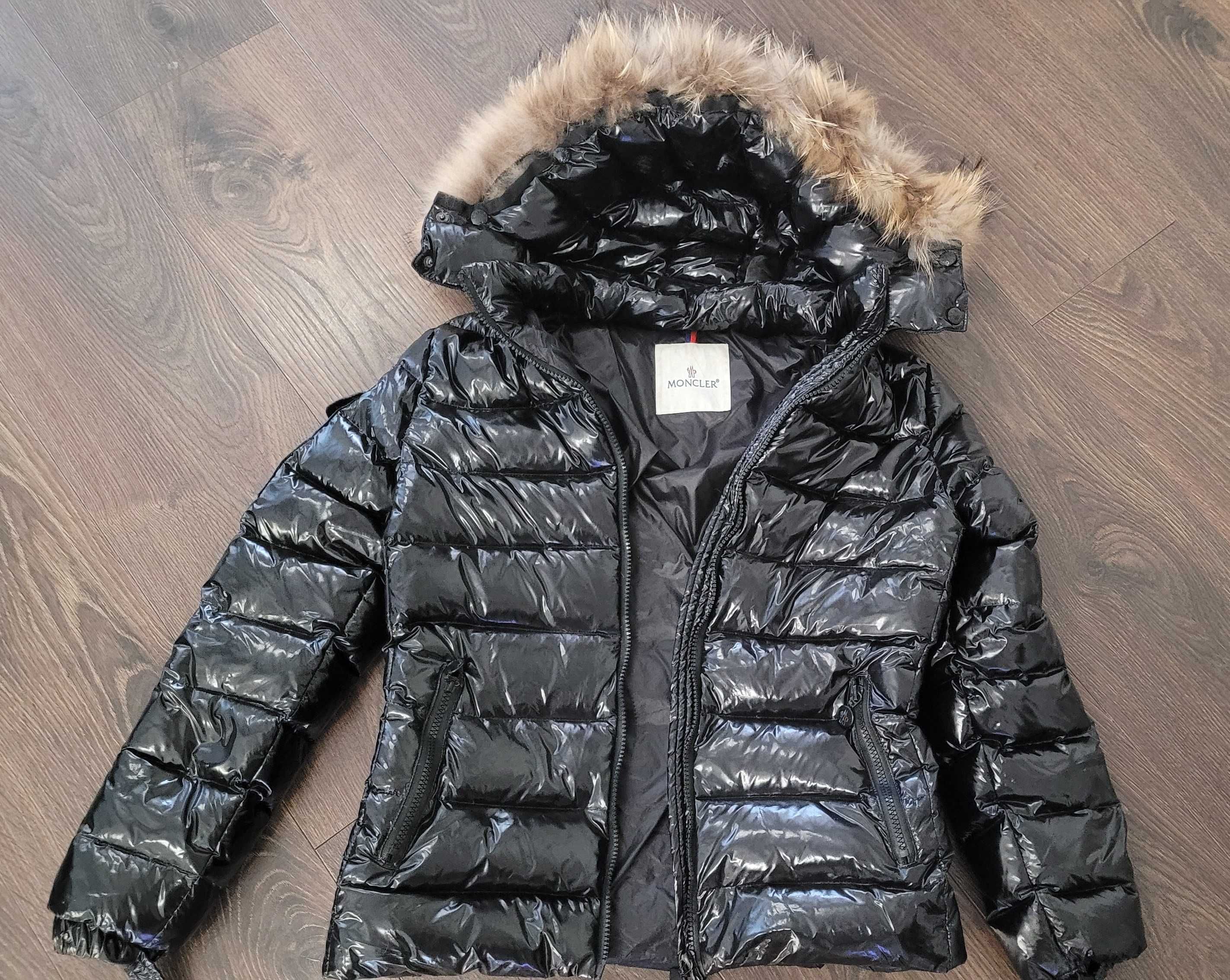 Moncler damska kurtka puchowa z kapturem rozm 2 (38)