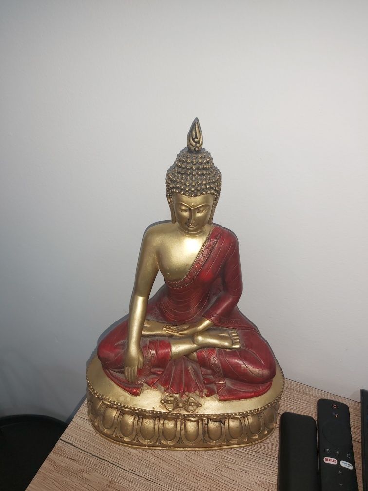Tela baú e decoração buda