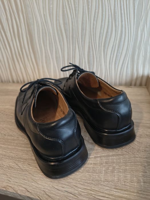 Czarne skórzane pantofle 41