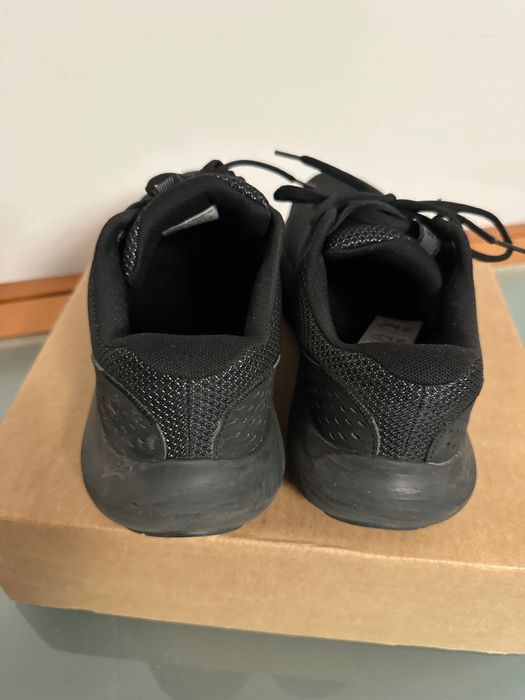 Ténis Under Armour 44