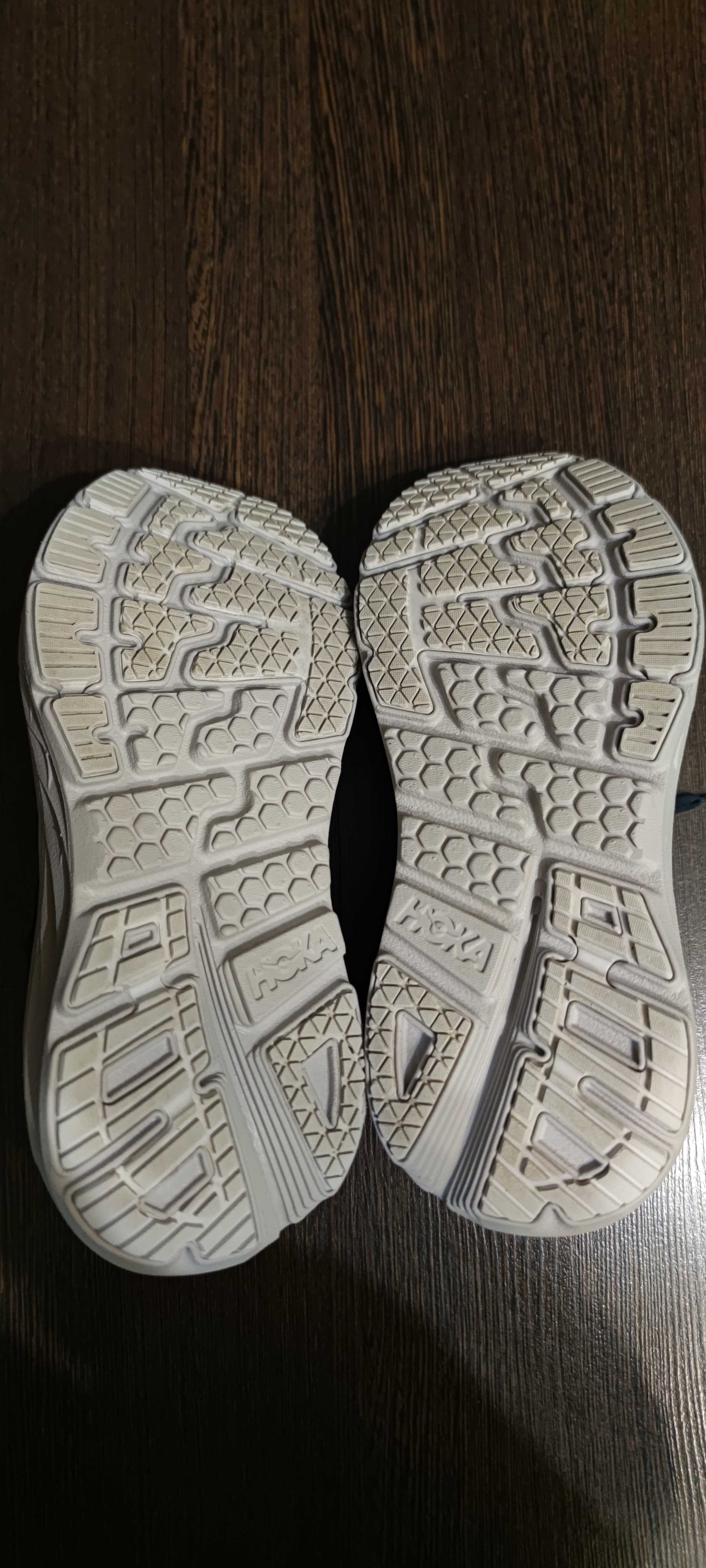 Кросівки Hoka Bondi L.    Р 39 1/3     24.5 см
