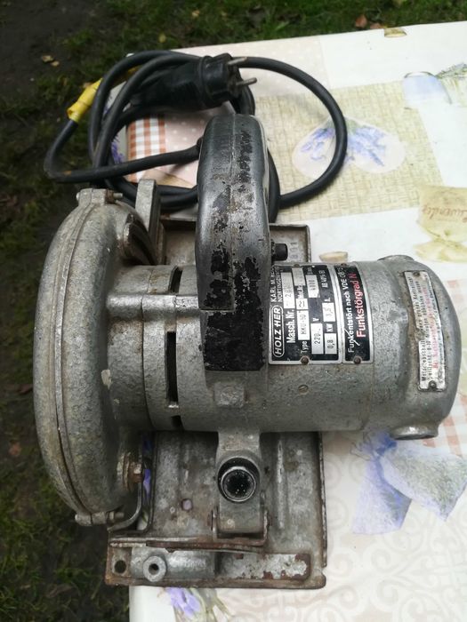 Продаю дисковую, циркулярную, ручную пилу " HOLZ- HER 28015 " 0,8квт