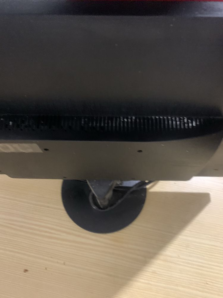 Monitor em bom estado.