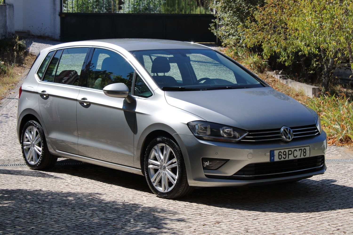 Volkswagen Golf 7 VII Sportsvan 1.6 TDI R-Line 110CV (195€/Mês)