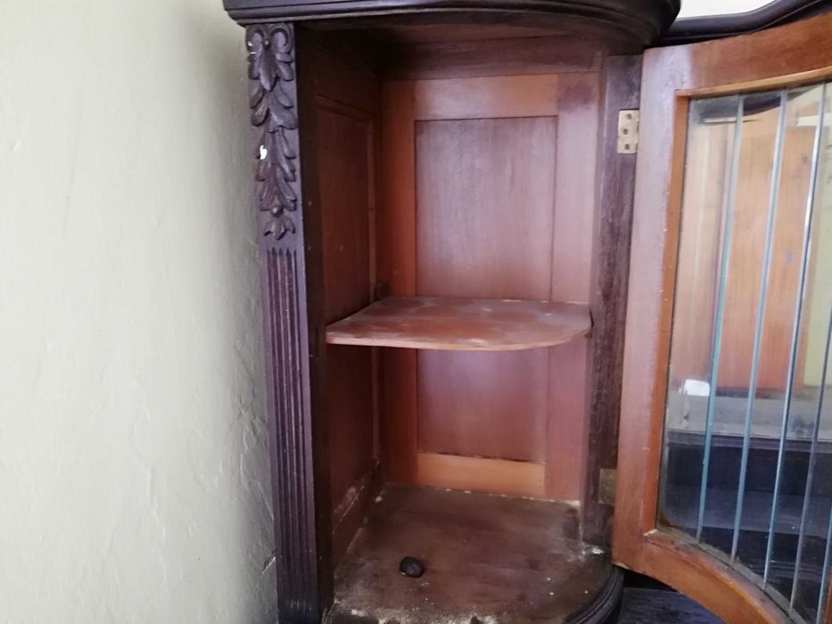 Przedwojenny kredens z lustrem