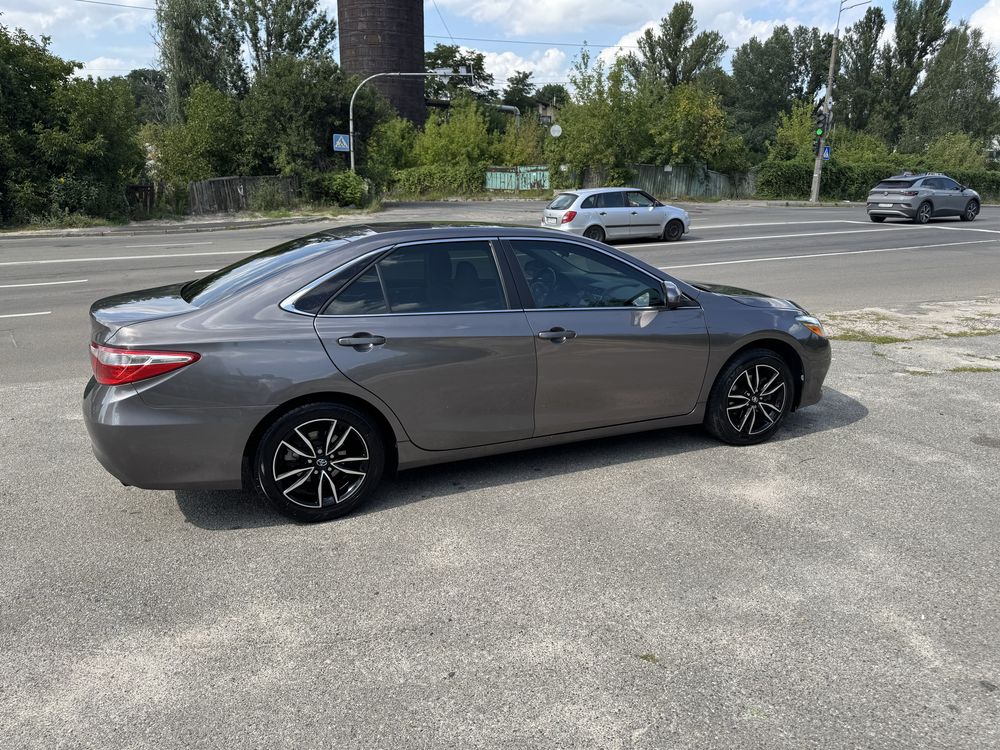 Toyota Camry LE • 2016 рік • 99 тис. км • Ідеальний стан