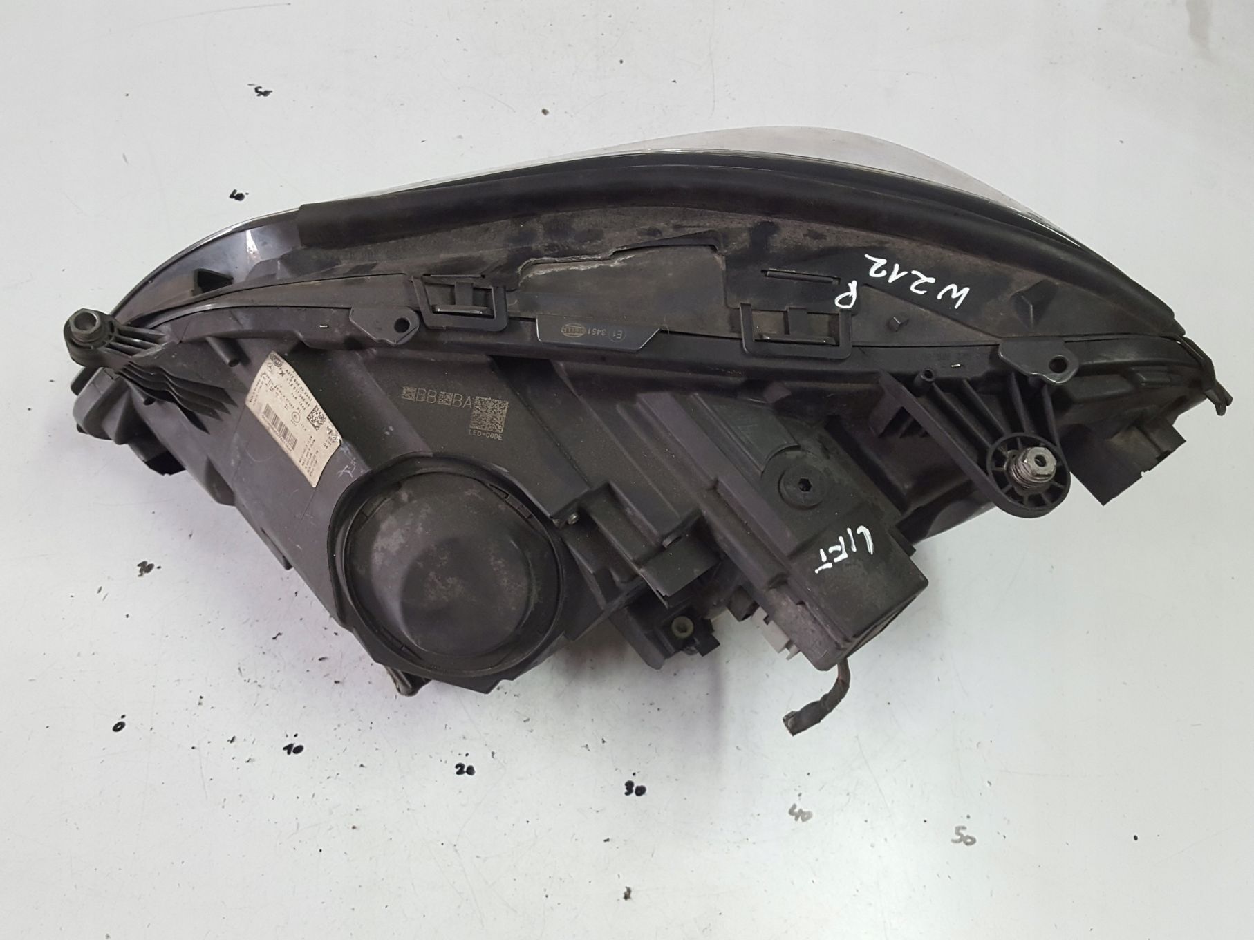MERCEDES E KLASA W212 LIFT 12-16r LAMPA LED ILS PRAWA PRZÓD A2129063003