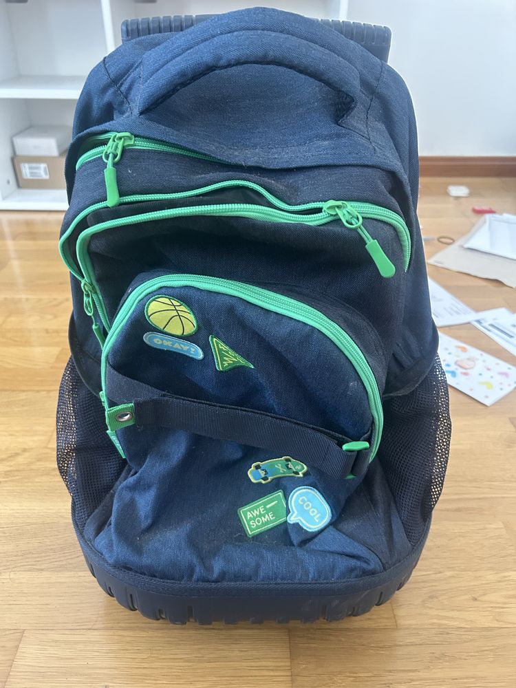 Mochila de rodinhas sem uso nova