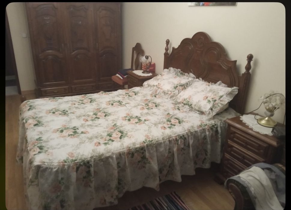 Quarto completo em madeira maciça
