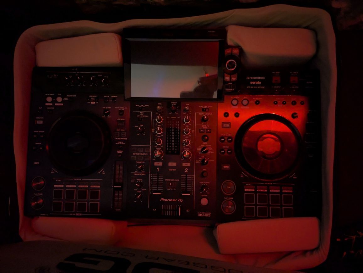 Pioneer XDJ RX3 + UDG URBANITE XL (Garantia)