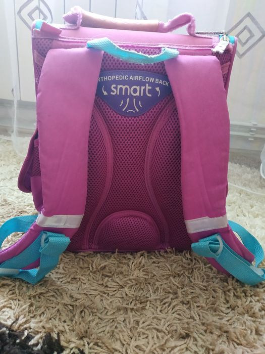Шкільний рюкзак для дівчинки