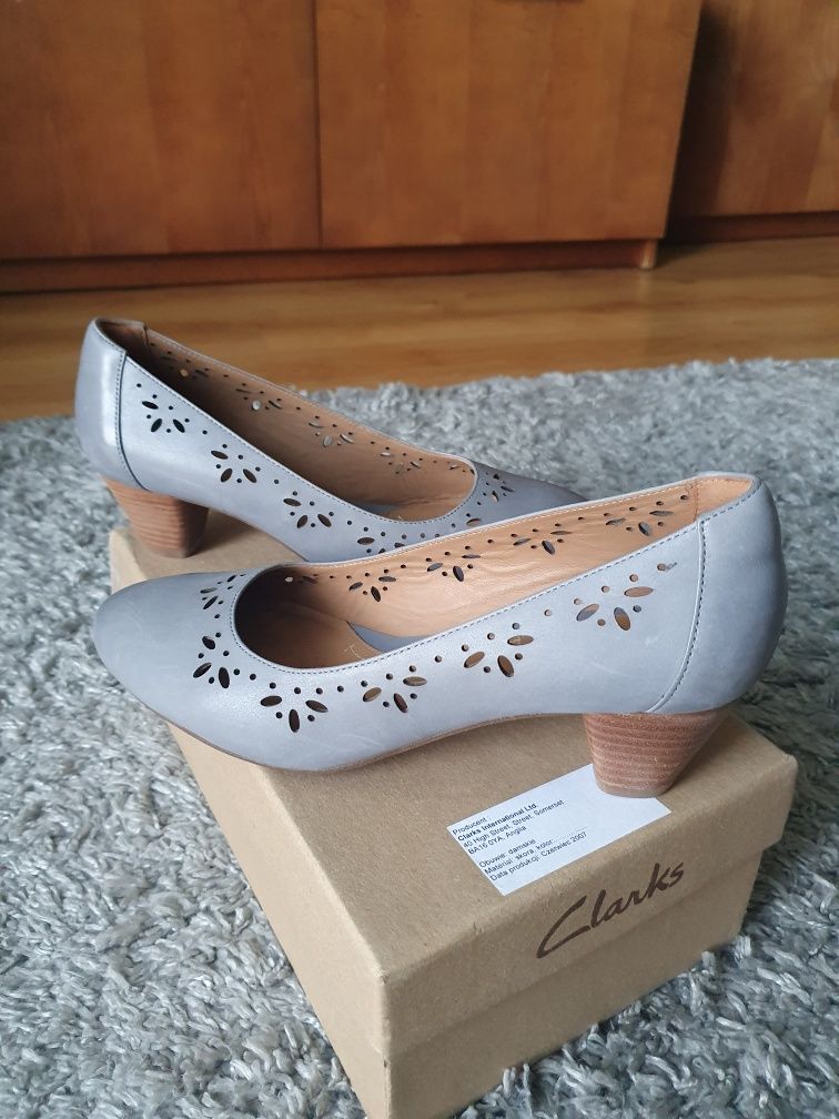 Buty Clarks z mieciutkiej szarej skóry roz 39