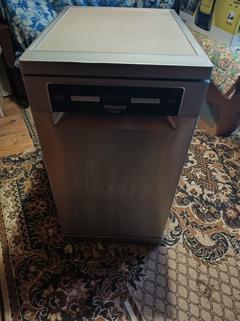 Посудомийні машина Hotpoint-Ariston