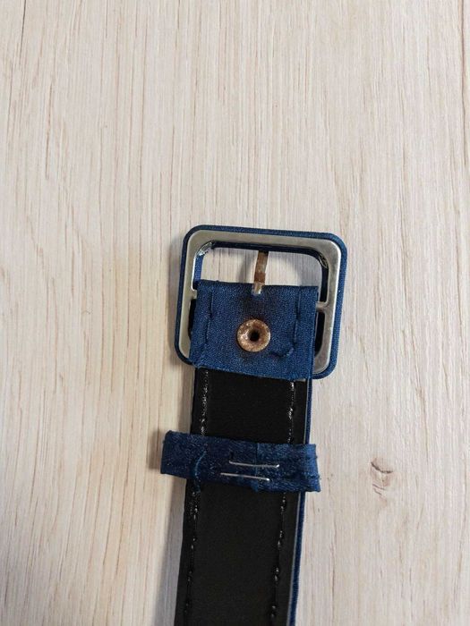 Elegancka koronkowa sukienka granatowa midi