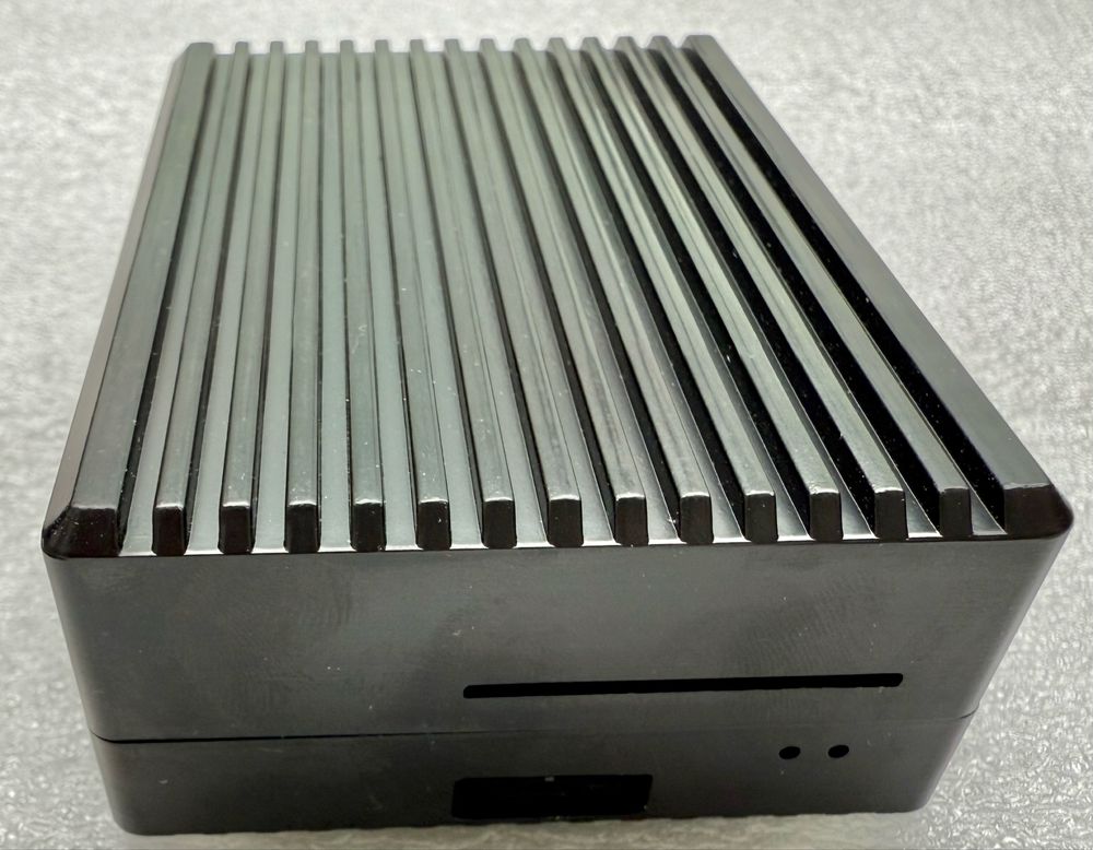 Raspberry Pi 4 wersja profesjonalna w obudowie aluminiowej.