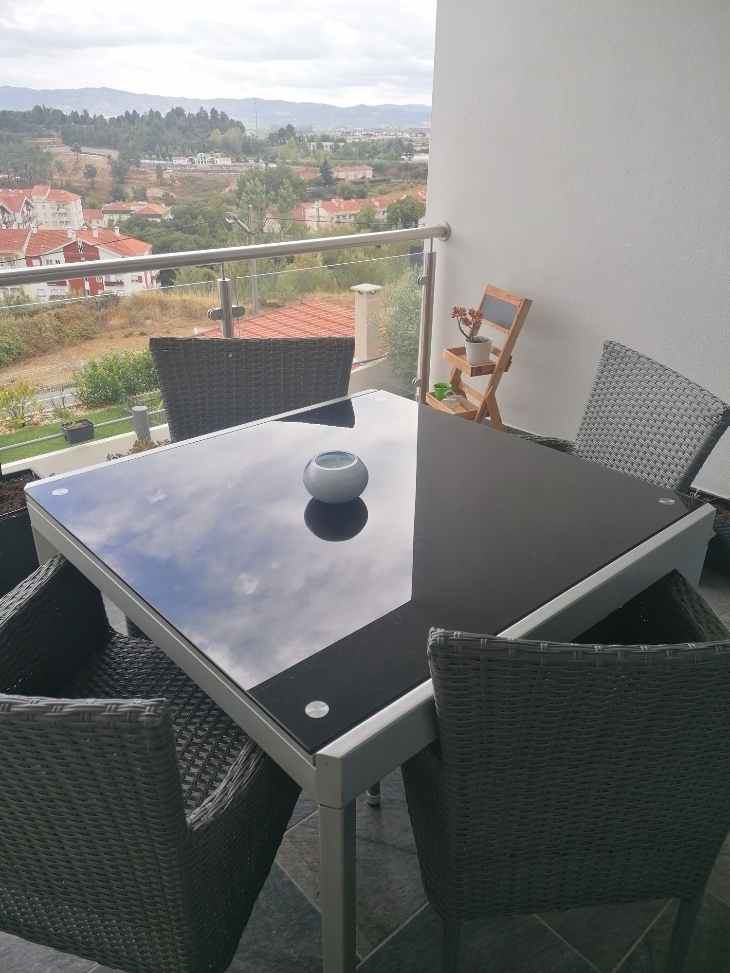 Mesa em vidro temperado preto