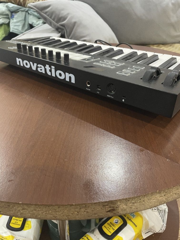 Міді клавіатура Novation Launchkey 37
