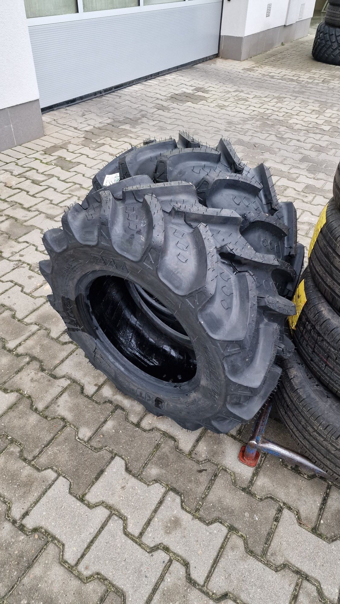 Opony 240/70R16 BKT AGRI MAX RT 765