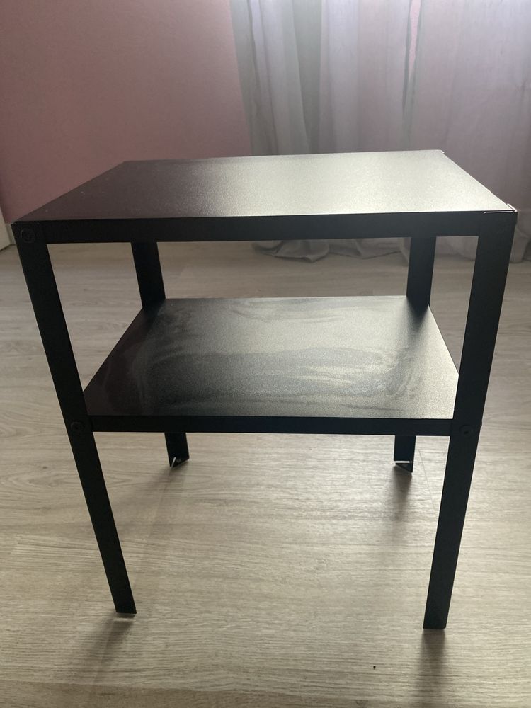 Mesa de cabeceira de ferro
