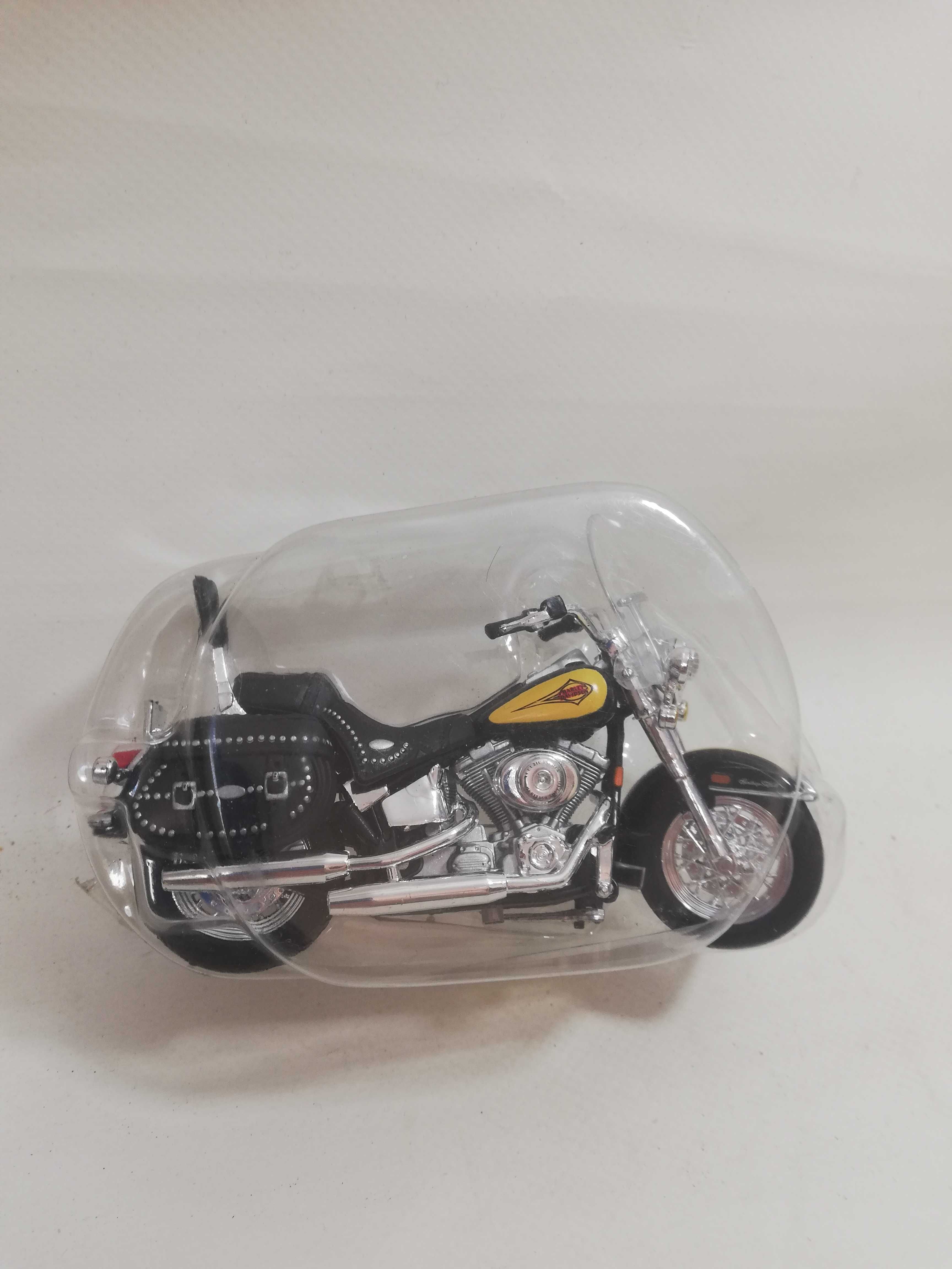 Maisto Harley Davidson 2000 FLSTC