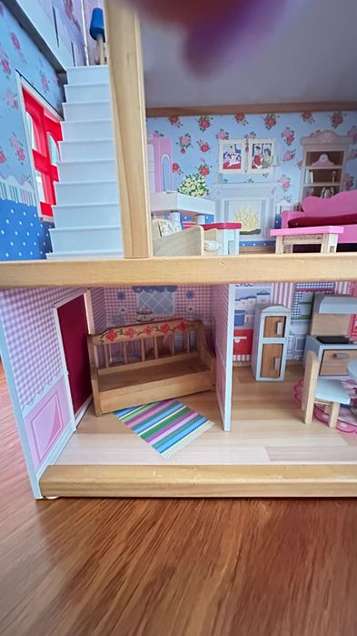 Casa de bonecas com acessórios