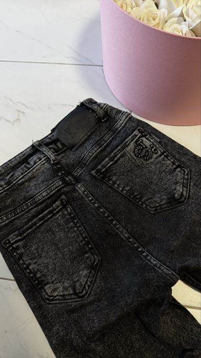 Жіночі джинси скіні сірі.