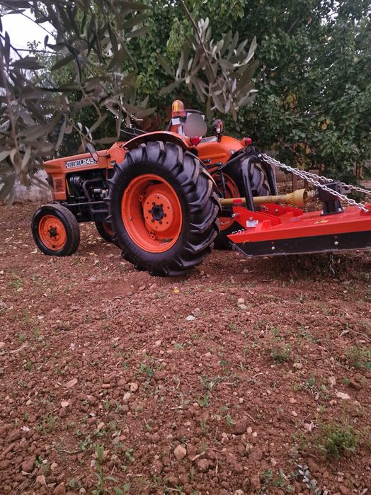 Kubota l 245 com matrícula