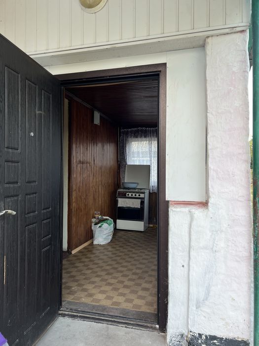 Будинок з великим подвірʼям та городом с. Ольшаниця