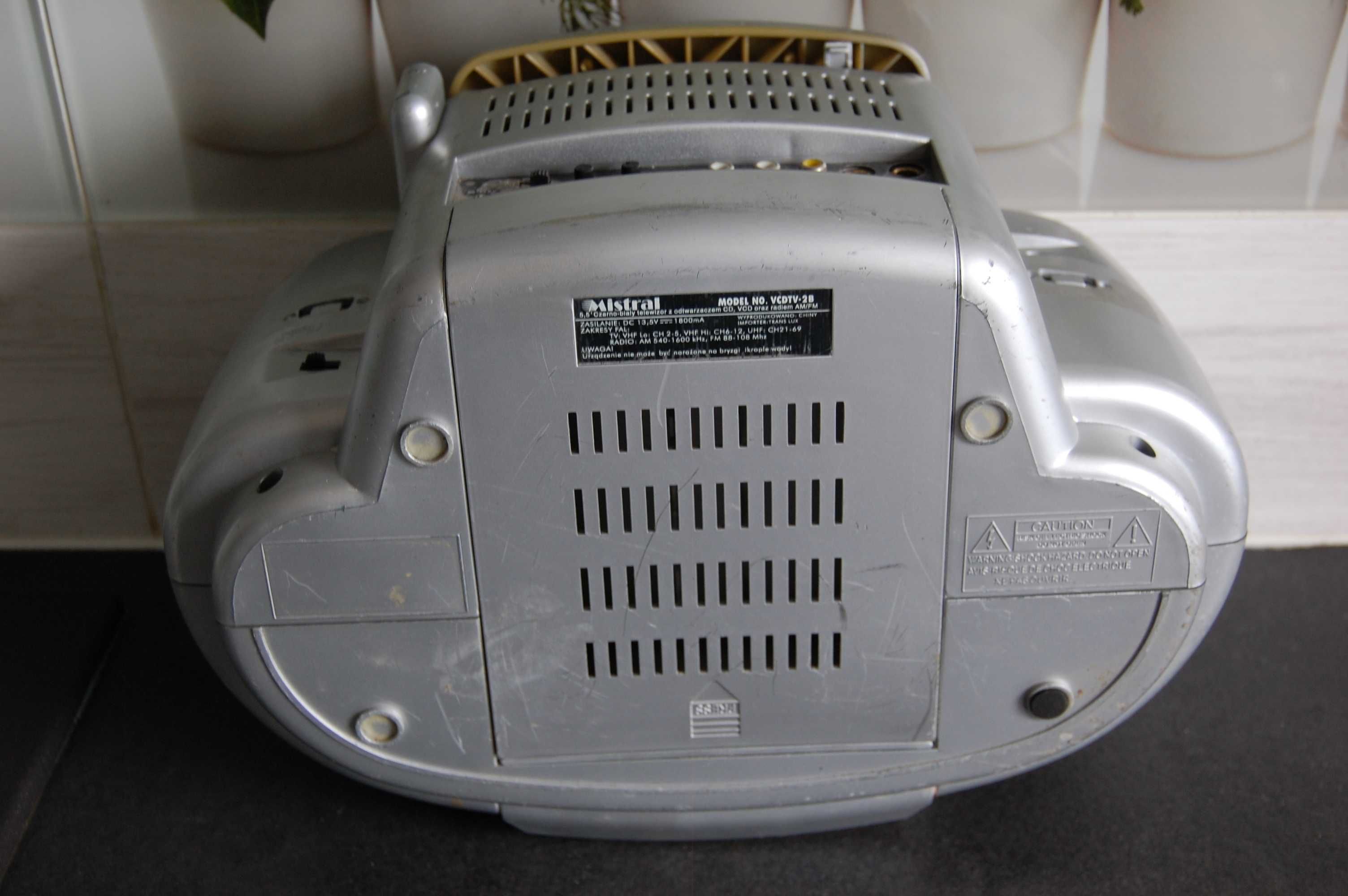 Bombox z telewizorem MISTRAL model VCDTV-2B