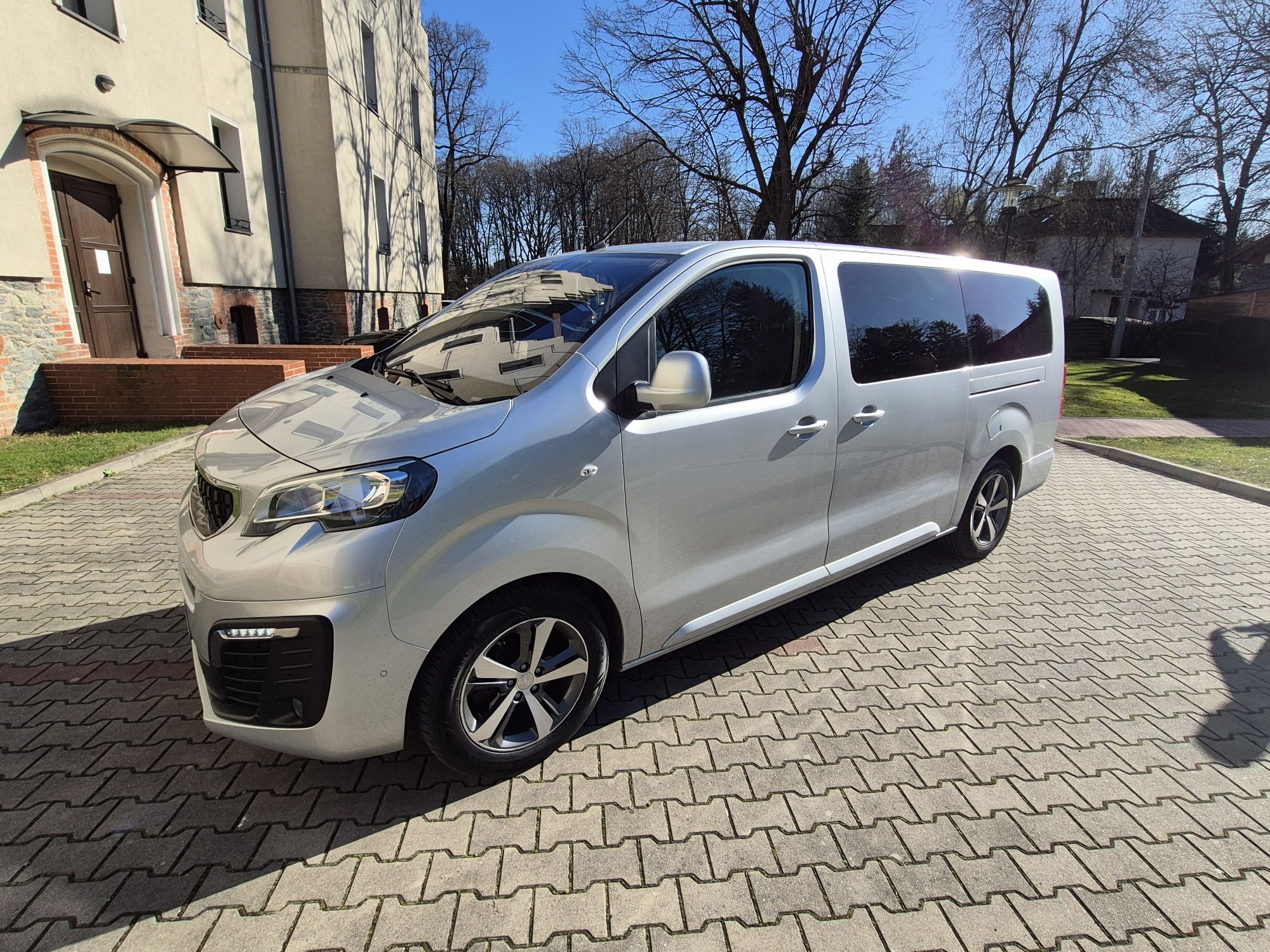 Bus 8 osobowy wynajem. Pegueot Traveller 2.0HDI Activ Long
